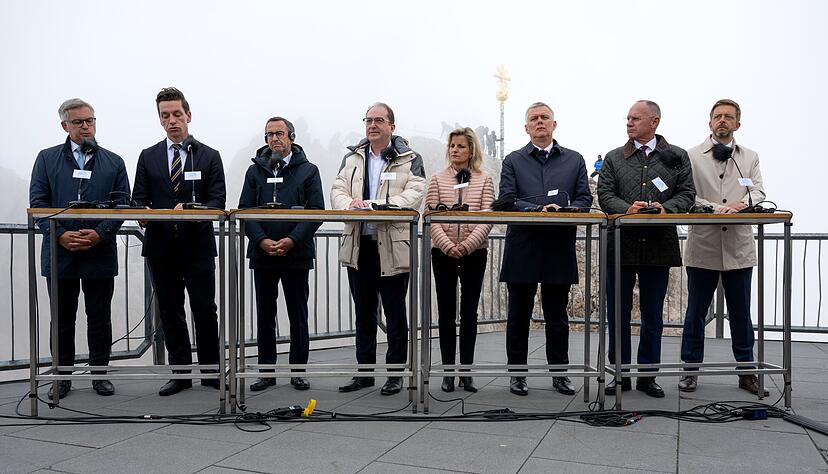 Bundesinnenminister Alexander Dobrindt (CSU) und mehrere Amtskollegen sind sich einig mit ihrem Ruf nach einer härteren Migrationspolitik. Bundesinnenminister Alexander Dobrindt (CSU) und mehrere Amtskollegen sind sich einig mit ihrem Ruf nach einer härteren Migrationspolitik.
