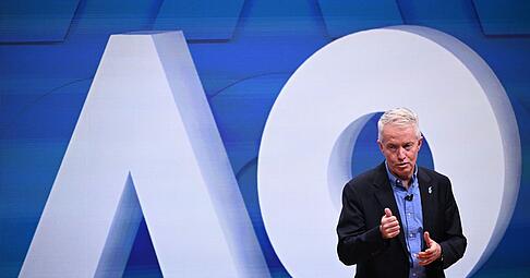 Australian-Open-Boss Craig Tiley will mit den Tennisprofis &uuml;ber die vielen Kameras auf der Anlage reden.