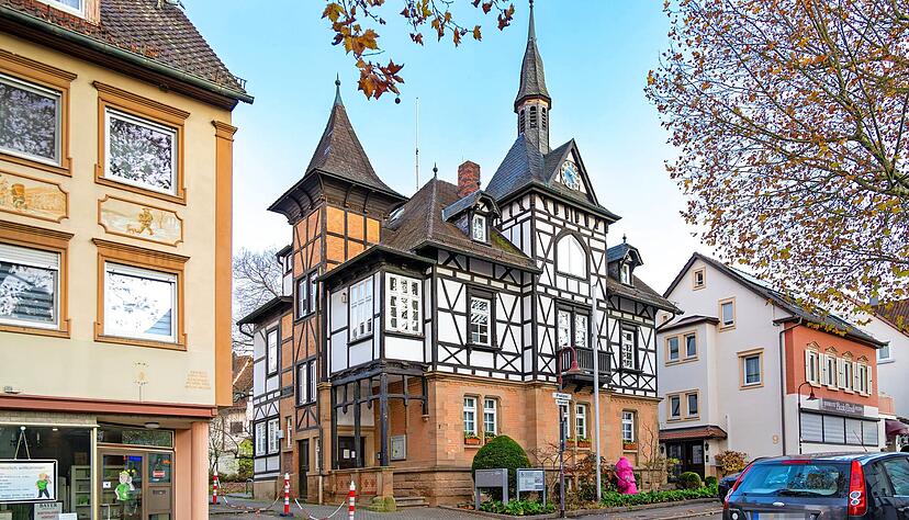 Das Sontheimer B&uuml;rgeramt (Mitte) soll in das Geb&auml;ude ziehen in dem der Sontheimer Polizeiposten untergebracht war.