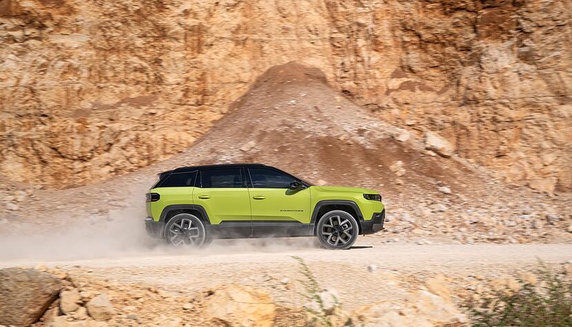 In die L&auml;nge gezogen? Der Jeep Compass 4,55 Meter lang.