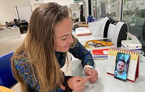 Elena Pykhonin videotelefoniert mit ihrem Schwager.