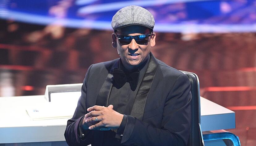 Der damalige Juror Xavier Naidoo sitzt beim Finale der RTL-Castingshow «Deutschland sucht den Superstar 2019» (DSDS) auf der Bühne. Der damalige Juror Xavier Naidoo sitzt beim Finale der RTL-Castingshow «Deutschland sucht den Superstar 2019» (DSDS) auf der Bühne.