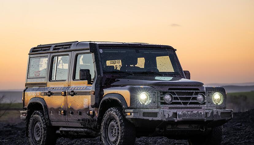 Die &Auml;hnlichkeit zum alten Land Rover Defender ist nicht zu &uuml;bersehen. Auch der Ineos Grenadier wurde vor allem als Fahrzeug f&uuml;rs Grobe entwickelt.