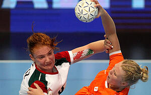 Lynn Holtman (rechts) spielte bereits 2022 bei der U18-Weltmeisterschaft mit der niederländischen Auswahl im nordmazedonischen Skopje. Lynn Holtman (rechts) spielte bereits 2022 bei der U18-Weltmeisterschaft mit der niederländischen Auswahl im nordmazedonischen Skopje.