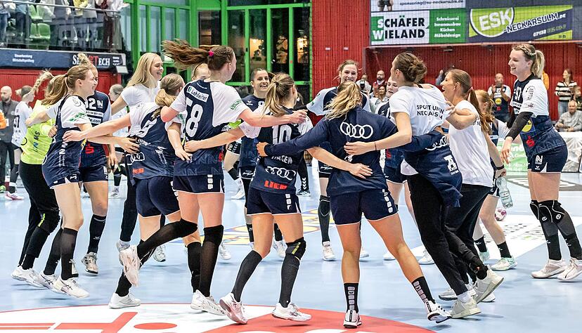 Jubel, Trubel, Heiterkeit: Wie schon in Spiel eins, dominierte die Sport-Union Neckarsulm Gegner Bayer 04 Leverkusen auch in dessen heimischer Ostermann-Arena und sicherte sich den Klassenerhalt. Jubel, Trubel, Heiterkeit: Wie schon in Spiel eins, dominierte die Sport-Union Neckarsulm Gegner Bayer 04 Leverkusen auch in dessen heimischer Ostermann-Arena und sicherte sich den Klassenerhalt.