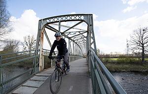 Viele Pendler nutzen den Neckartal-Radweg und passieren die Gemeinde.