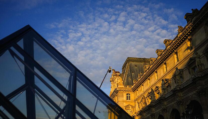 Laut der Louvre-Chefin ist die ber&uuml;hmte Glaspyramide des Museums &laquo;strukturell &uuml;berholt&raquo;.