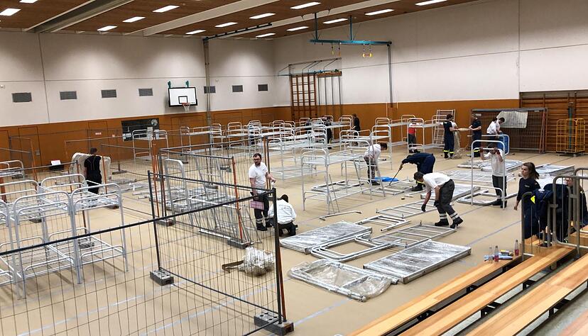 Wie hier im März in der Eberhard-Gienger-Halle in Künzelsau wurde auch die Öhringer Sporthalle zur Notunterkunft für Flüchtlinge umgebaut.