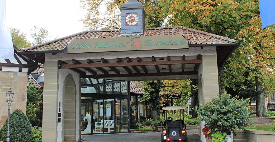 Einst Domizil f&uuml;r K&ouml;nige, heute f&uuml;r Urlauber, die Natur und gute K&uuml;che lieben: Die alterw&uuml;rdigen Anlagen zur erhalten, z&auml;hlt zur Philosophie des Hauses.