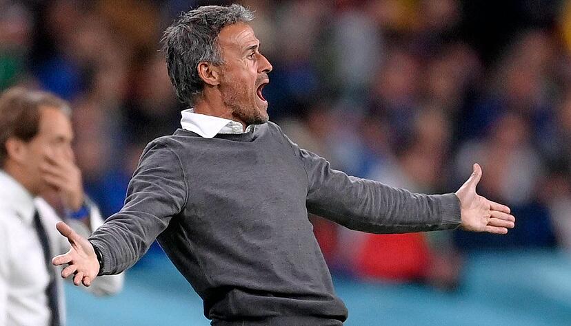 Spanien und Trainer Luis Enrique scheiterten im Halbfinale unglücklich an Italien. Sehr zum Leidwesen von unserer Kolumnisten Imke Wübbenhorst.
Foto: dpa Spanien und Trainer Luis Enrique scheiterten im Halbfinale unglücklich an Italien. Sehr zum Leidwesen von unserer Kolumnisten Imke Wübbenhorst.
Foto: dpa