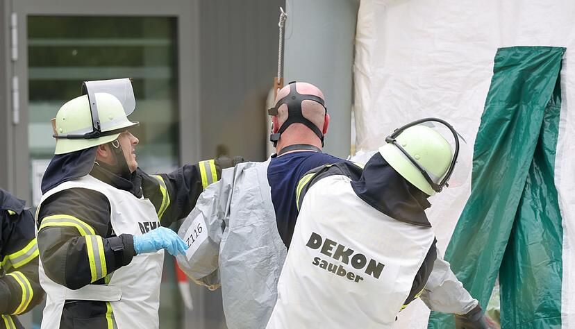 Ein L&ouml;sungsmittel auf Acetonbasis hat vermutlich die Hautreizungen bei Mitarbeitern eines DHL-Verteilzentrums in Langenzenn verursacht.