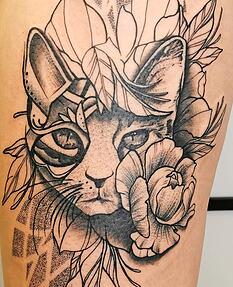 Nur zwei Jahre durfte Kätzchen Lilou alt werden. Als Andenken an schöne Stunden mit dem besonderen Stubentiger ließ sich die 31-jährige Carina Bickel sein Porträt aufs Bein
tätowieren. Foto: privat