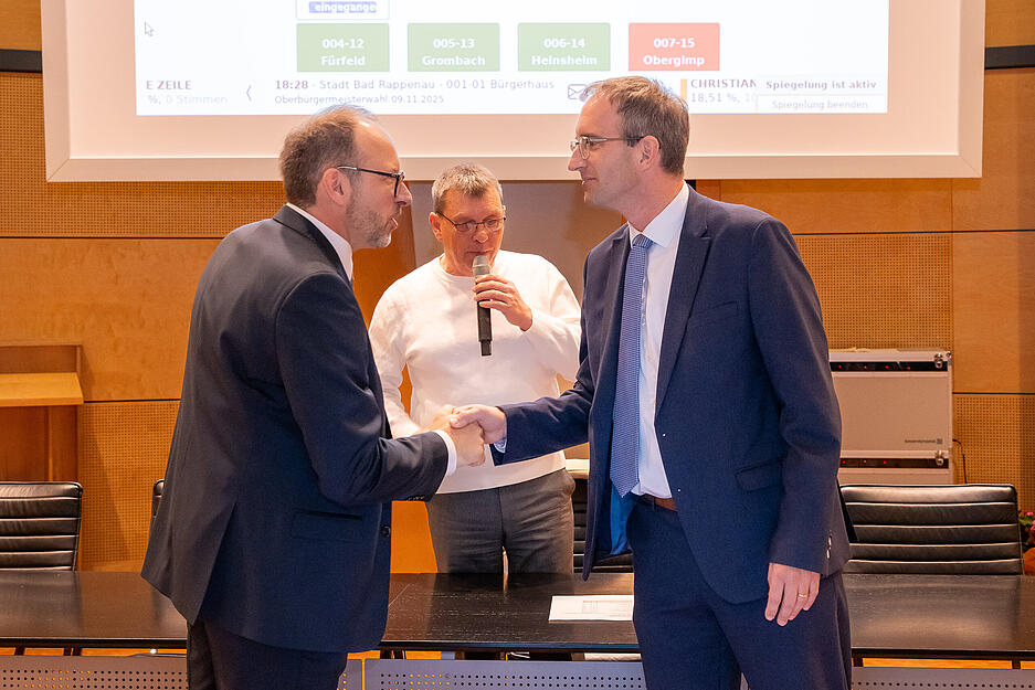 Christian Schulz gratuliert Sebastian Frei bei der Oberbürgermeisterwahl in Bad Rappenau. Christian Schulz gratuliert Sebastian Frei bei der Oberbürgermeisterwahl in Bad Rappenau.