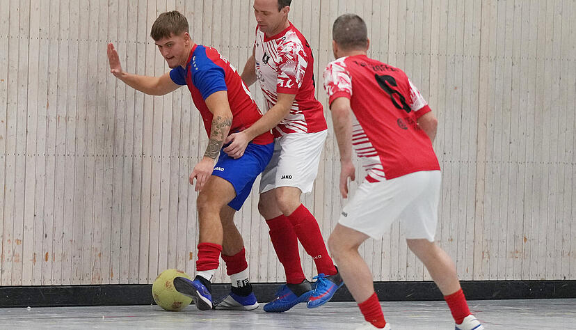 Andr&eacute; Saam (rechts) l&auml;sst mit F&uuml;rfeld im kleinen Finale nichts anbrennen.