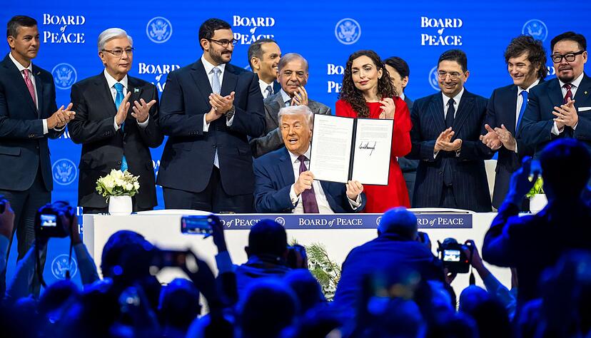 &laquo;Friedensrat&raquo;-Gr&uuml;nder Trump schart in Davos die Erstunterzeichner um sich.