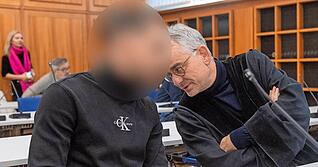 Im Prozess gegen einen 29 Jahre alten Mann unter anderem wegen versuchten Mordes haben Ankl&auml;ger und Verteidiger ihre Pl&auml;doyers gehalten.