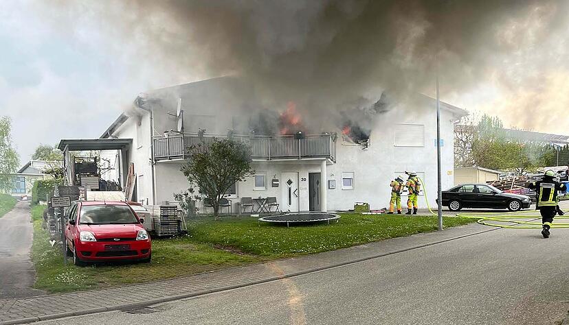 Zu einem Großbrand ist es am Mittwochnachmittag in Schwaigern-Massenbach gekommen. Zu einem Großbrand ist es am Mittwochnachmittag in Schwaigern-Massenbach gekommen.