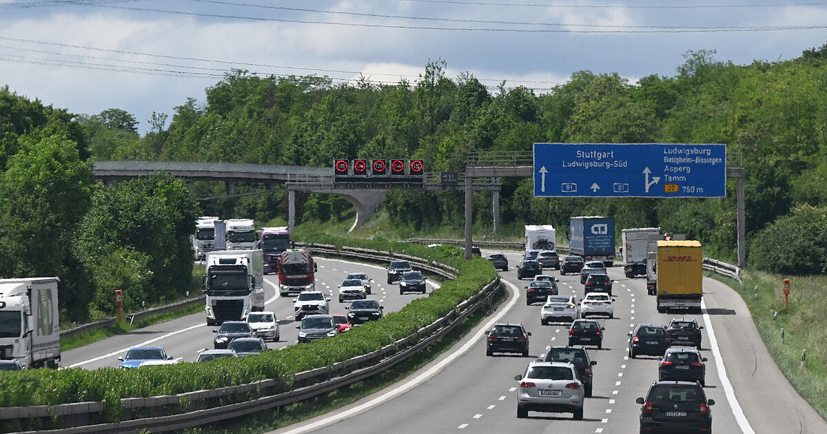 Racing motorcyclist races with police on A81