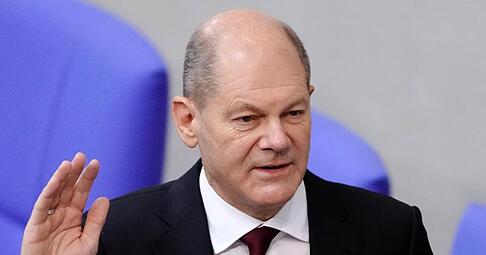 Kanzler Olaf Scholz legt den Amtseid ab. Er verzichtet auf die Formel «So wahr mir Gott helfe». Kanzler Olaf Scholz legt den Amtseid ab. Er verzichtet auf die Formel «So wahr mir Gott helfe».