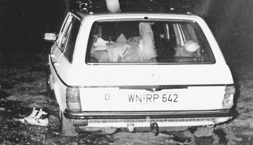 Der Mercedes-Kombi am Strand in Süditalien: Hier erschoss der Polizist Norbert Poehlke zuerst seinen Sohn und dann sich selbst.Fotos: Archiv