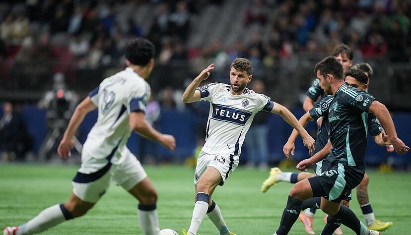 M&uuml;ller (M) hofft aufs R&uuml;ckspiel.