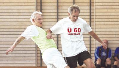 "Ich war ein aggressiver Spieler und bin sieben oder acht Mal vom Platz geflogen."
          Manfred Hutt