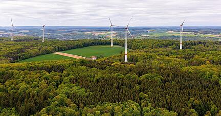 Windpark Harth&auml;user Wald Drohnenaufnahme vom Seehaus und der Freifl&auml;che, wo k&uuml;nftig eine gro&szlig;e PV-Anlage Strom erzeugen soll.