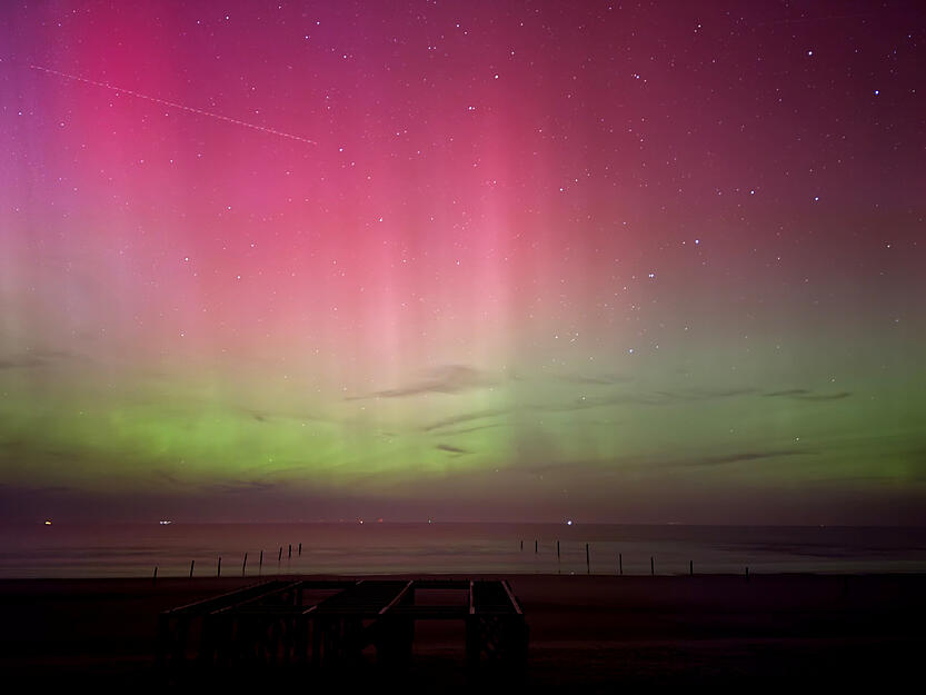 Dieses Nordlicht (Aurora borealis) wurden durch eine Wolke elektrisch geladener Teilchen eines Sonnensturms in der Erdatmosph&auml;re erzeugt.