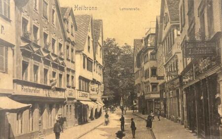 F&uuml;r Oliver Terwen ist das Bild der alten Lohtorstra&szlig;e eine sch&ouml;ne Erinnerung an seinen Vater. &bdquo;Mein Vater hat dort ein paar Jahre gewohnt&ldquo;, erz&auml;hlt der Fleiner. Von 1949 bis 1976 war eines der H&auml;user das Zuhause.