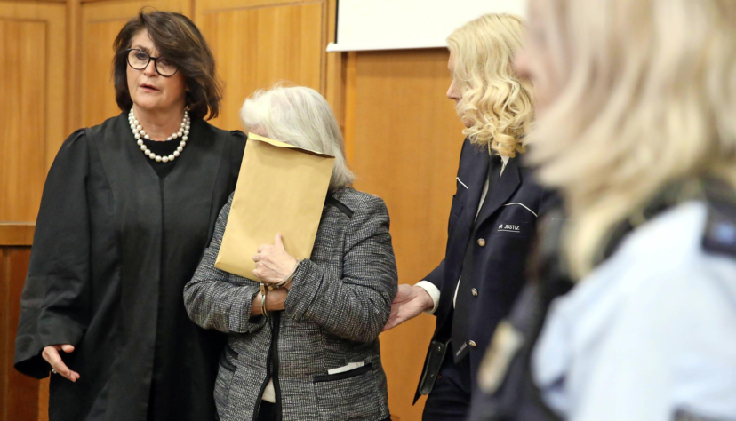 So betrat die Angeklagte Elisabeth S. am ersten Verhandlungstag Ende November das Gericht. Foto: Archiv/Veigel So betrat die Angeklagte Elisabeth S. am ersten Verhandlungstag Ende November das Gericht. Foto: Archiv/Veigel