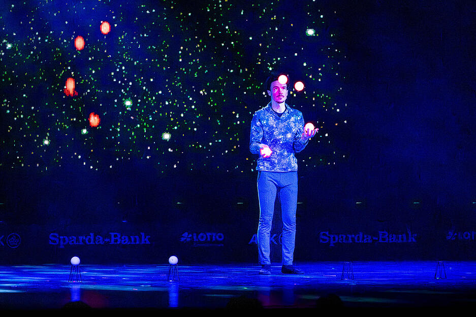 Jongleur Toni Bauhofer zeigte seine K&uuml;nste bei der Turngala in Heilbronn.