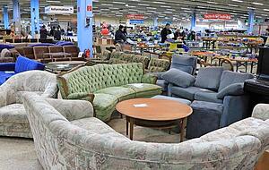 Im Geschäft in der Austraße 31 gibt es auch günstige und gut erhaltene Möbel im Angebot.
Fotos: Hagmann