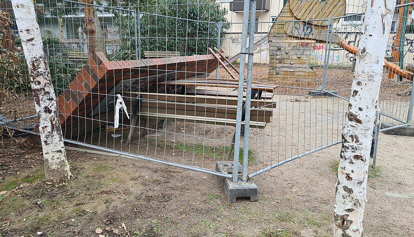 Der Hasenspielplatz ist wegen einer eingest&uuml;rzten Mauer aktuell gesperrt.