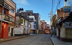 Leere Stra&szlig;en und geschlossene L&auml;den auch in Peru, hier in der Stadt Puno am Ufer des Titicacasees. Foto: privat