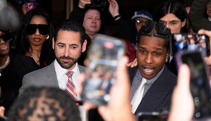 Der Rapper dankt den Geschworenen.