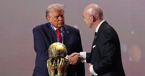 Donald Trump &uuml;berlasst Gianni Infantino die Entscheidung &uuml;ber eine WM-Teilnahme des Iran. (Archivbild)