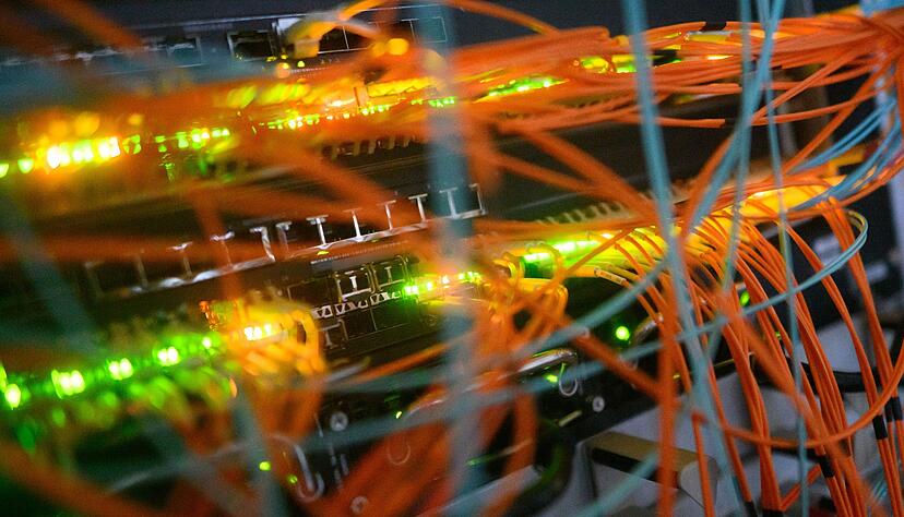 Cyberangriffe richteten sich nicht nur gegen Privatpersonen, sondern auch gegen Unternehmen und staatliche Einrichtungen. (Symbolbild).