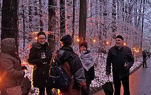 Eine ganz besondere Atmosphäre erwartete die Besucher beim dritten Rebenglühen in Siebeneich. Schneeflocken tanzten in den bunten Lichtern. Foto: Archiv Eine ganz besondere Atmosphäre erwartete die Besucher beim dritten Rebenglühen in Siebeneich. Schneeflocken tanzten in den bunten Lichtern. Foto: Archiv
