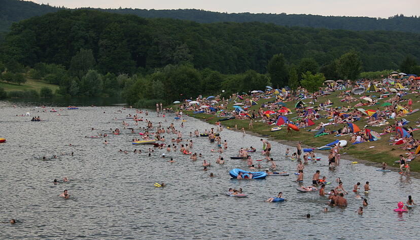 Die Ehmetsklinge wurde wegen des zu großen Andrangs für weitere Badegäste gesperrt. Foto: Archiv/Hoffmann