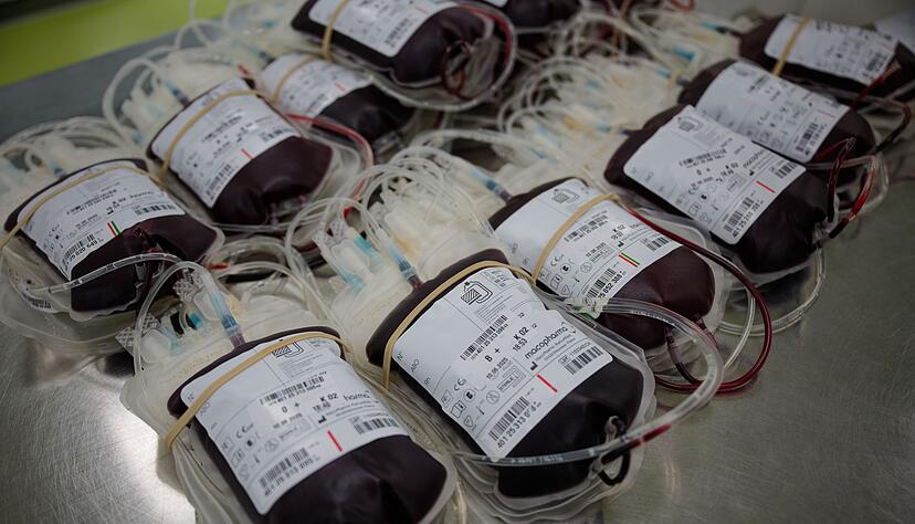 Rund drei Millionen Menschen haben 2024 in Deutschland Blut gespendet, im Schnitt jeweils rund zweimal.