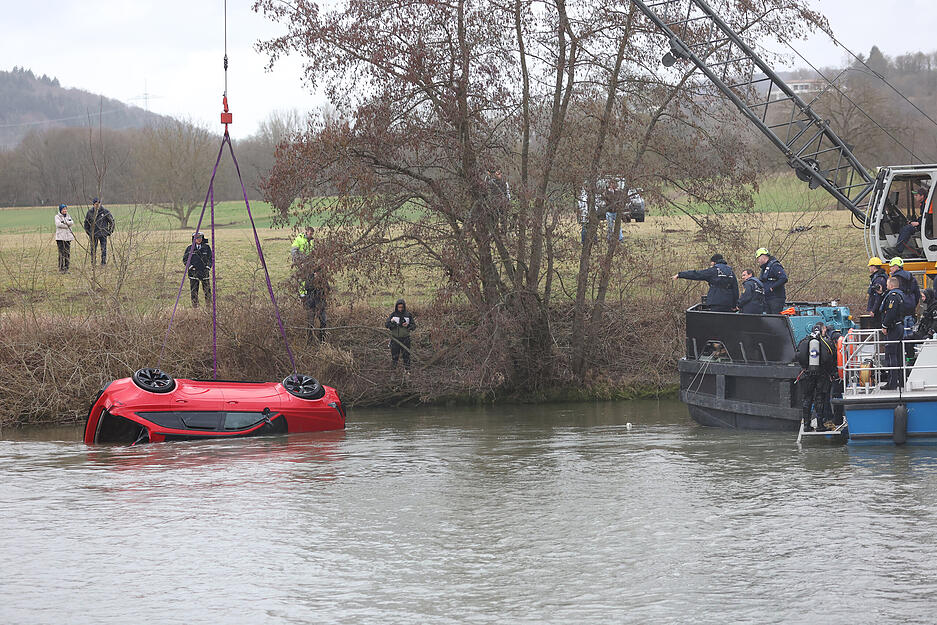 Bergung gesunkenes Auto bei Gundelsheim