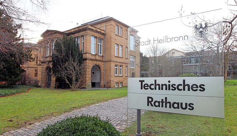 Im Juli wird Baubürgermeister Wilfried Hajek (CDU) das Technische Rathaus verlassen. Erstmals haben die Grünen das Nachfolger-Vorschlagsrecht.
Foto: Archiv/Veigel Im Juli wird Baubürgermeister Wilfried Hajek (CDU) das Technische Rathaus verlassen. Erstmals haben die Grünen das Nachfolger-Vorschlagsrecht.
Foto: Archiv/Veigel