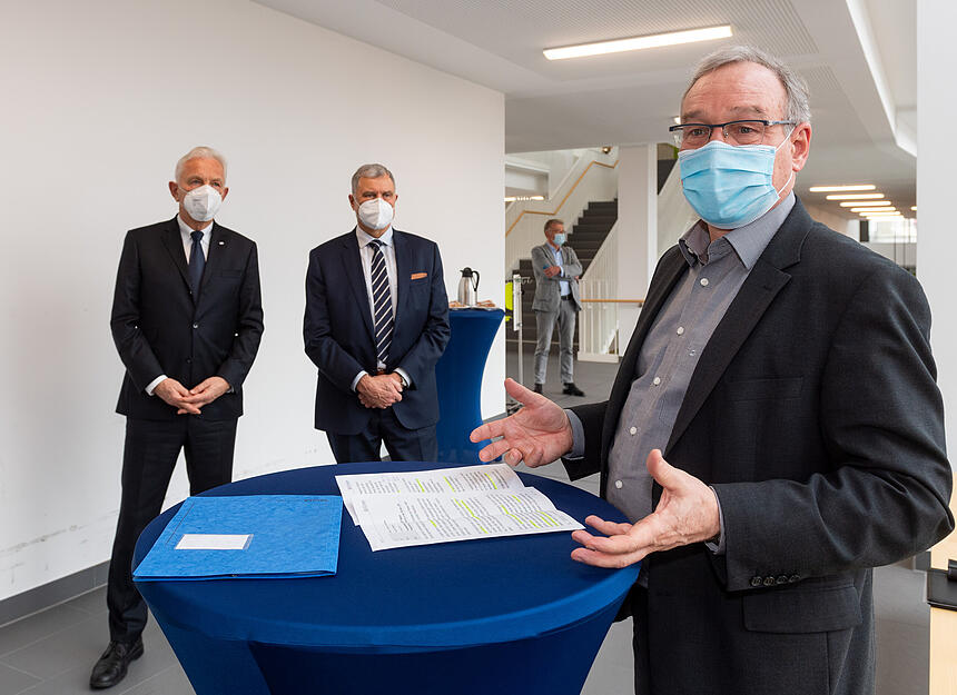 SLK-Rohbau: Rundgang mit Landrat und OB