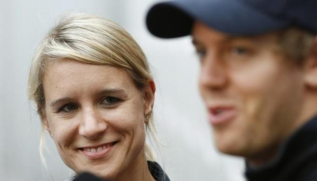 Britta Roeske (l) ist als Pressesprecherin allein f&uuml;r Sebastian Vettel zust&auml;ndig.