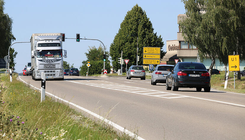 Hier soll als erstes Entlastung auf der B19 geschaffen werden: die staugeplagte Kreuzung bei Belzhag. Die Erweiterung h&auml;ngt laut Landratsamt mittlerweile nur noch an der Verkaufsbereitschaft einer einzigen Anliegerin.