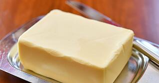 Im Herbst 2024 war Butter auf den Rekordpreis von 2,39 Euro gestiegen. (Archivbild)