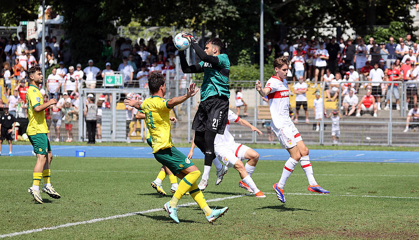 Stefan Drljaca kam von Dynamo Dresden zum VfB Stuttgart und stellte sich im Testspiel in Heilbronn in den gegnerischen Kasten.
