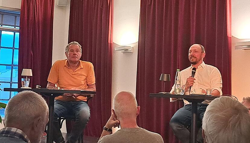 Marco Wanderwitz, ehemaliger Ostbeauftragte der Bundesregierung, Staatssekret&auml;r (rechts) im Gespr&auml;ch mit Gunter Haug.