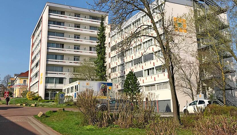 Die Rehabilitationseinrichtungen in Bad Rappenau drohen angesichts der Corona-Pandemie in Schieflage zu geraten. Zuschüsse vom Bund können erste Ausfälle kompensieren. Langfristige Lösungen sind noch nicht in Sicht.
Foto: Ulrike Plapp-Schirmer Die Rehabilitationseinrichtungen in Bad Rappenau drohen angesichts der Corona-Pandemie in Schieflage zu geraten. Zuschüsse vom Bund können erste Ausfälle kompensieren. Langfristige Lösungen sind noch nicht in Sicht.
Foto: Ulrike Plapp-Schirmer