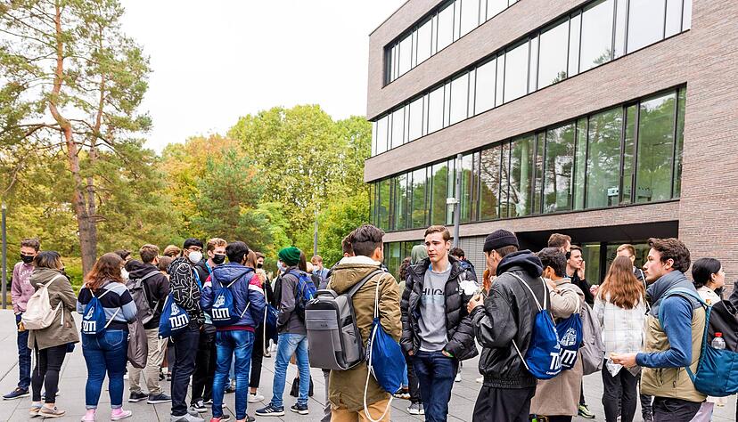 Am Wochenende wurden bei der TUM Heilbronn die neuen Erstsemester begrüßt. Etwa 215 sind es an der Zahl, rund 70 davon im neuen Bachelorstudiengang Information Engineering. Die TUM will in den kommenden Jahren weiter wachsen. Foto: TUM Heilbronn Am Wochenende wurden bei der TUM Heilbronn die neuen Erstsemester begrüßt. Etwa 215 sind es an der Zahl, rund 70 davon im neuen Bachelorstudiengang Information Engineering. Die TUM will in den kommenden Jahren weiter wachsen. Foto: TUM Heilbronn